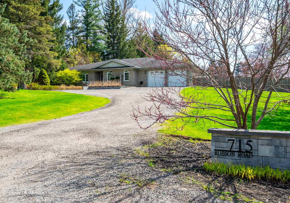 715-robson-road-hamilton-ontario-x12151888