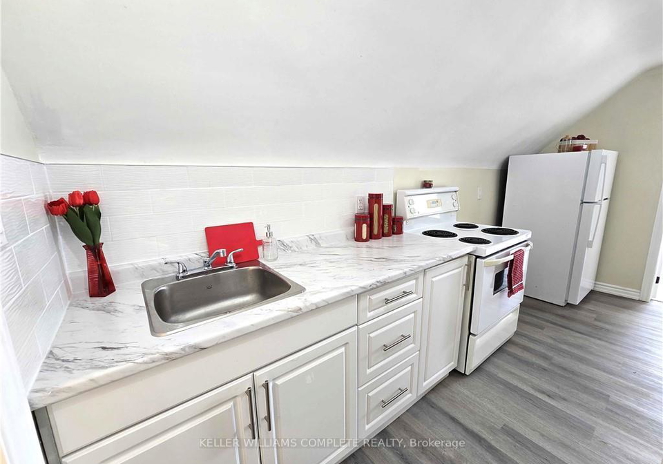 300-balmoral-avenue-hamilton-ontario-x12153109