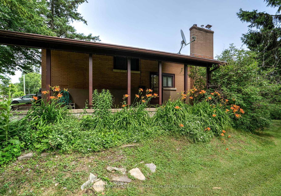 355-elizabeth-drive-gananoque-ontario-x12153737