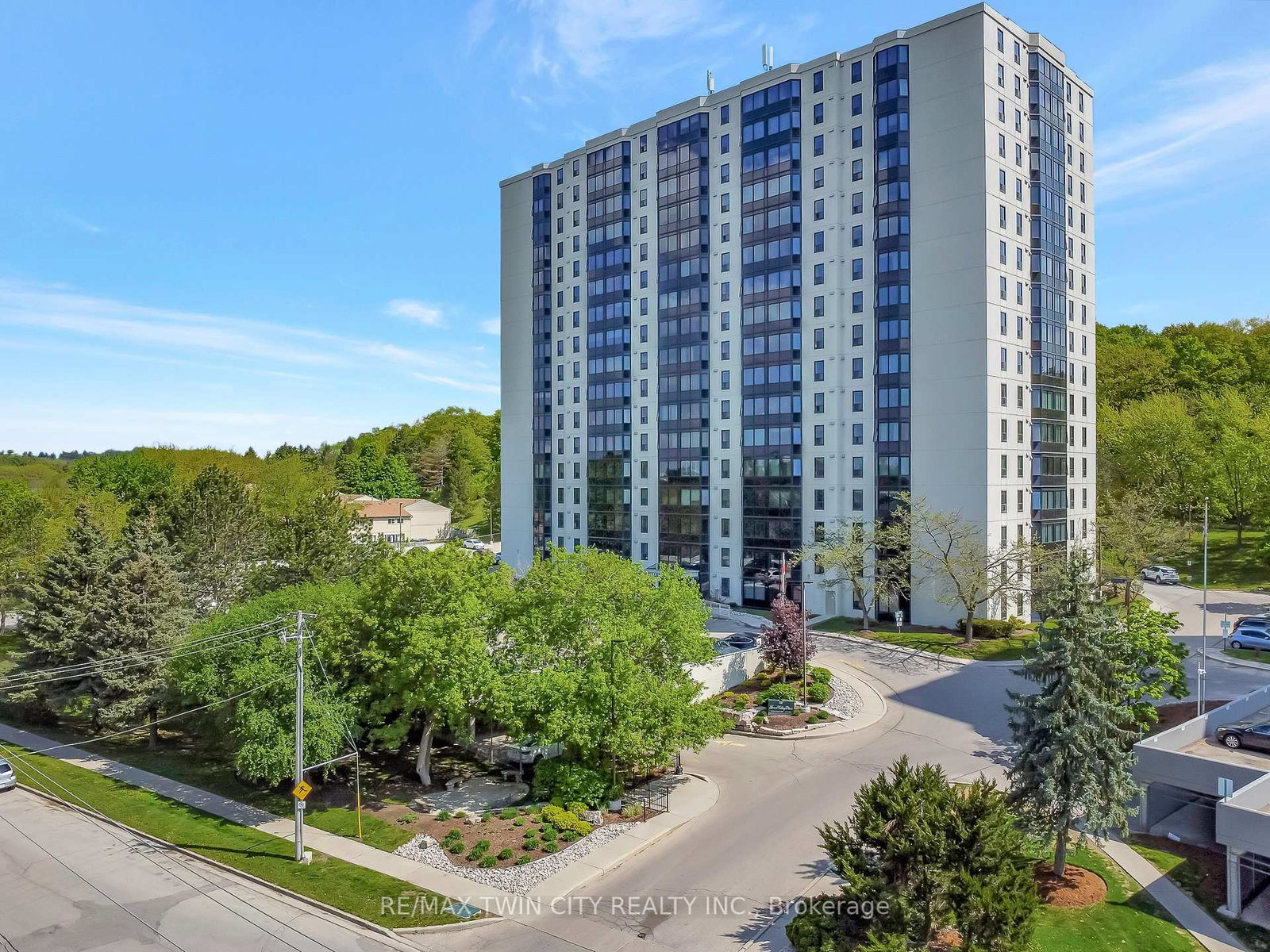 35-green-valley-drive-kitchener-ontario-x12154484