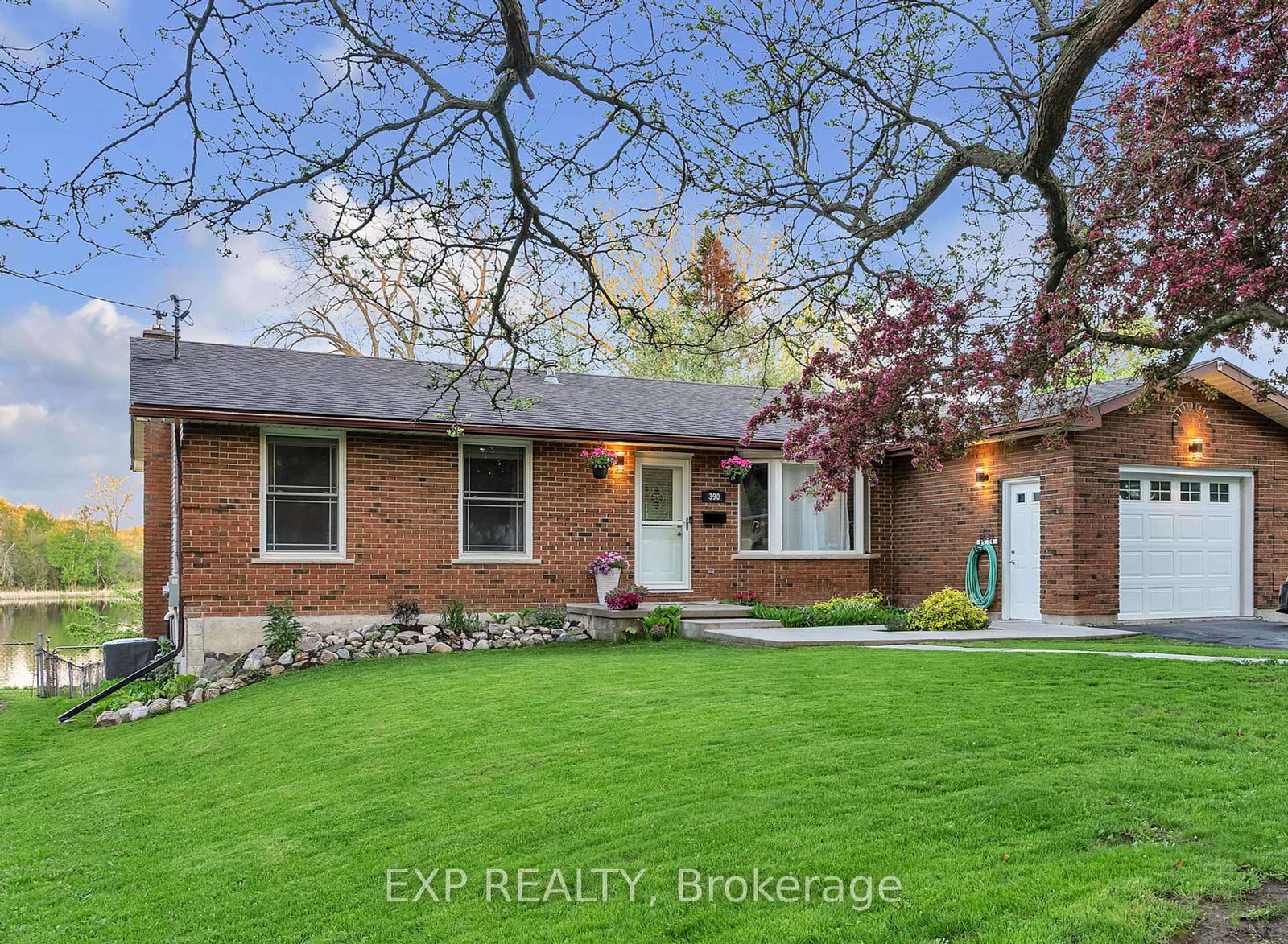 390-dundas-street-w-greater-napanee-ontario-x12155752