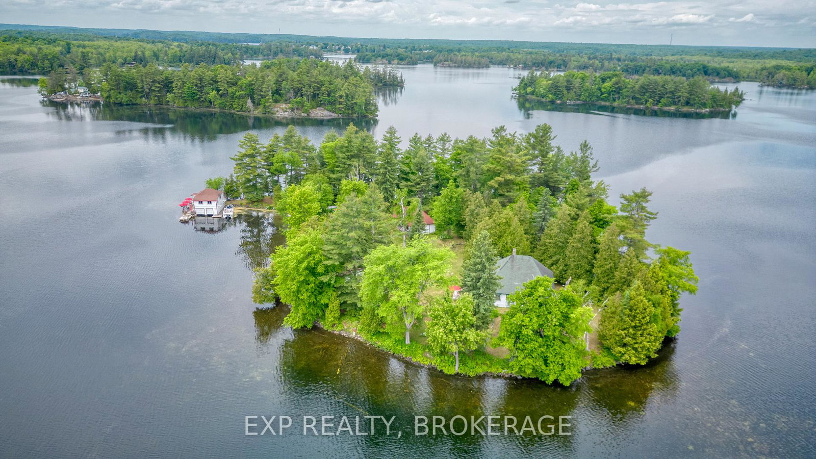 0-island-s-frontenac-ontario-x12158350