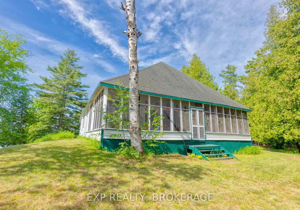 0-island-s-frontenac-ontario-x12158350