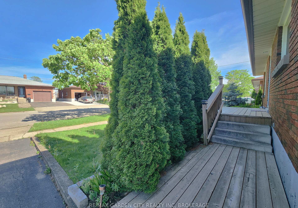 136-classic-avenue-welland-ontario-x12158787