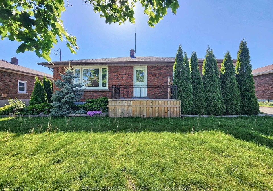 136-classic-avenue-welland-ontario-x12158787