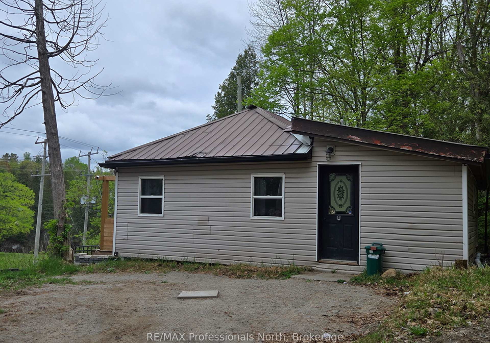 18-south-street-dysart-et-al-ontario-x12159175