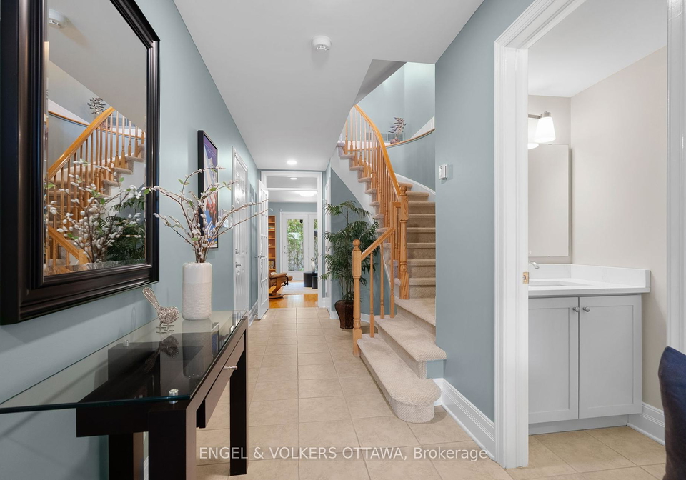 106-tay-street-ottawa-ontario-x12159471