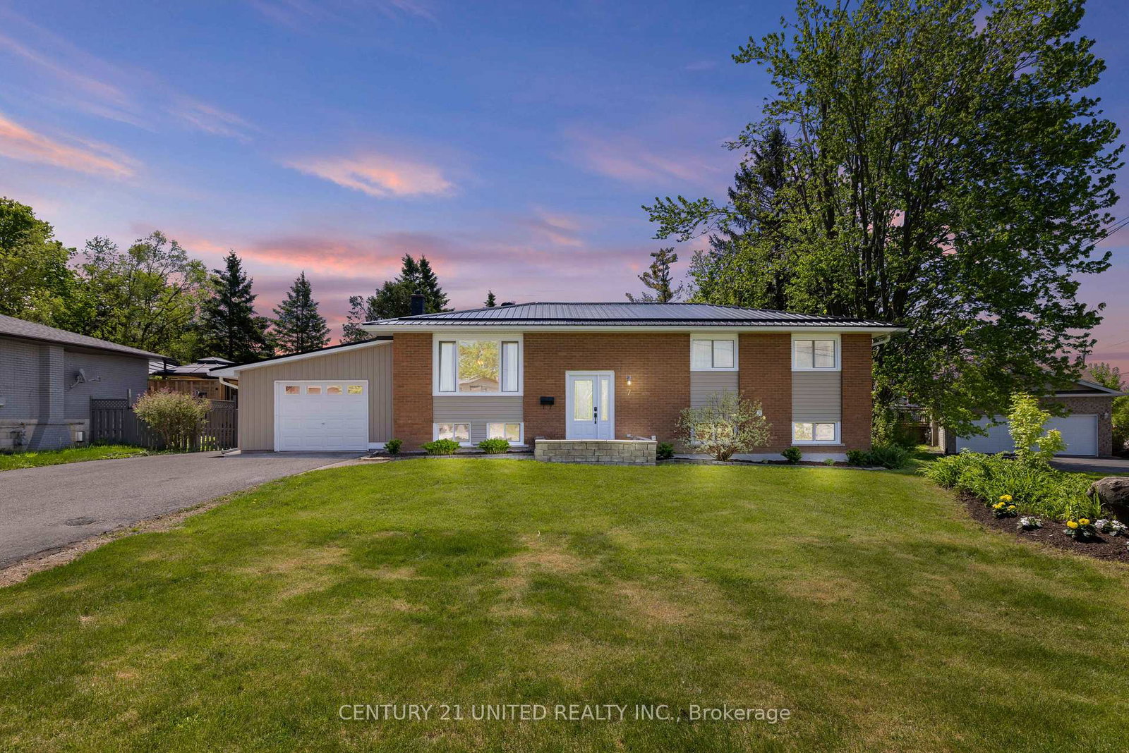 7-hillside-drive-kawartha-lakes-ontario-x12160719