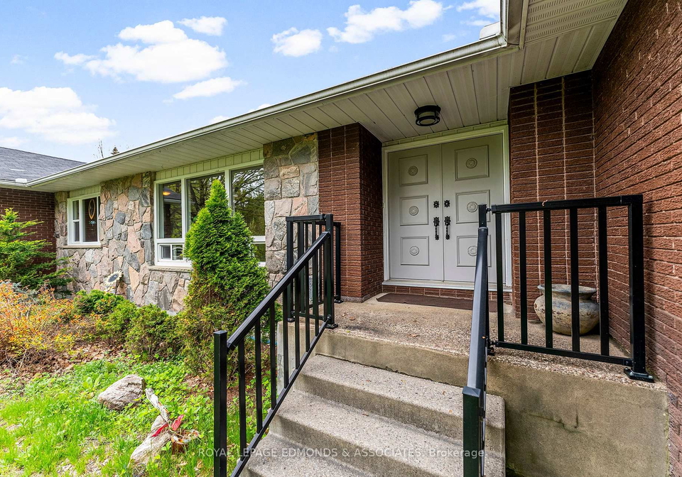 23-eileen-street-laurentian-valley-ontario-x12160940