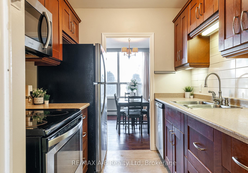 45-westmount-road-n-waterloo-ontario-x12162599