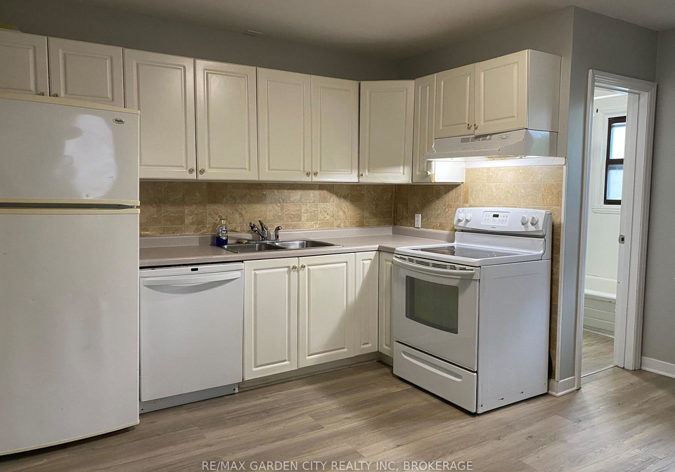 131-lyons-avenue-welland-ontario-x12163010
