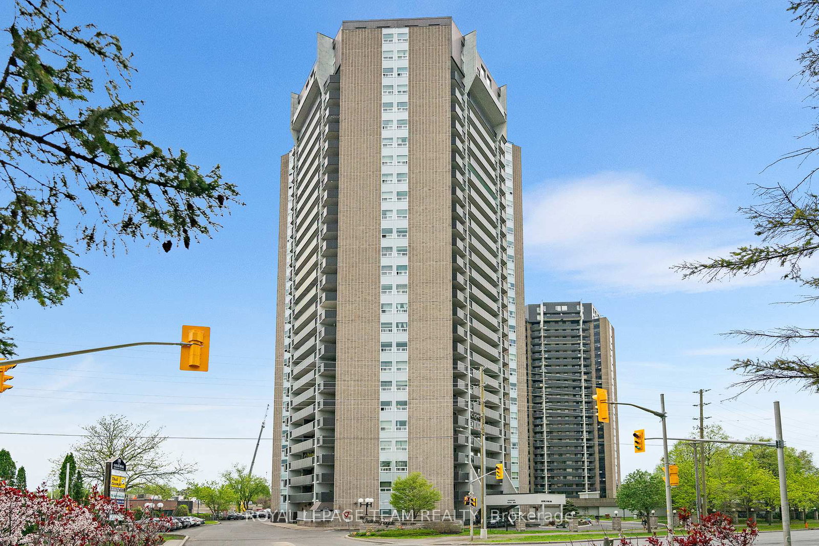 1380-prince-of-wales-drive-mooneysbaycarletonheightsanarea-ottawa-ontario-x12163646