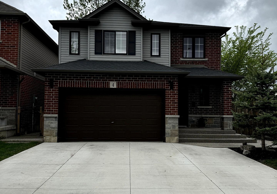 4-avatar-place-hamilton-ontario-x12164499