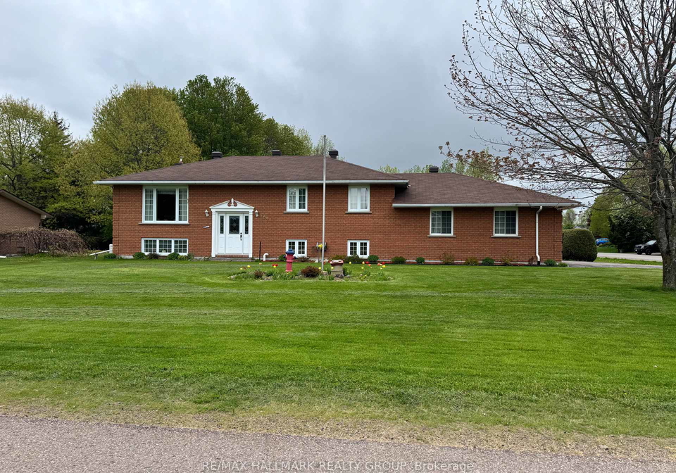 207-martha-avenue-laurentian-valley-ontario-x12164642