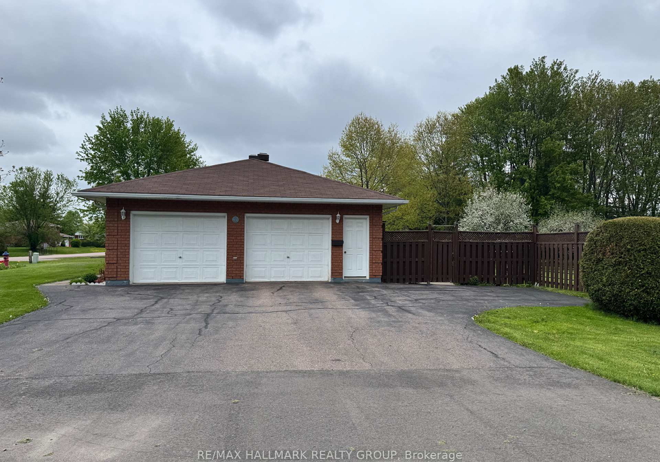 207-martha-avenue-laurentian-valley-ontario-x12164642