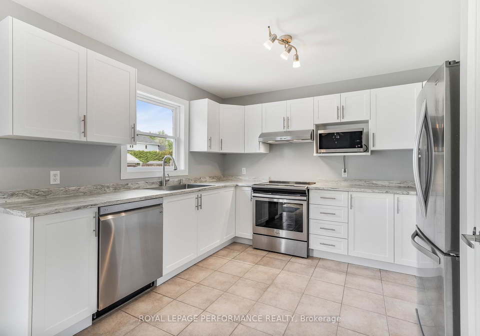 61-albert-street-russell-ontario-x12164807