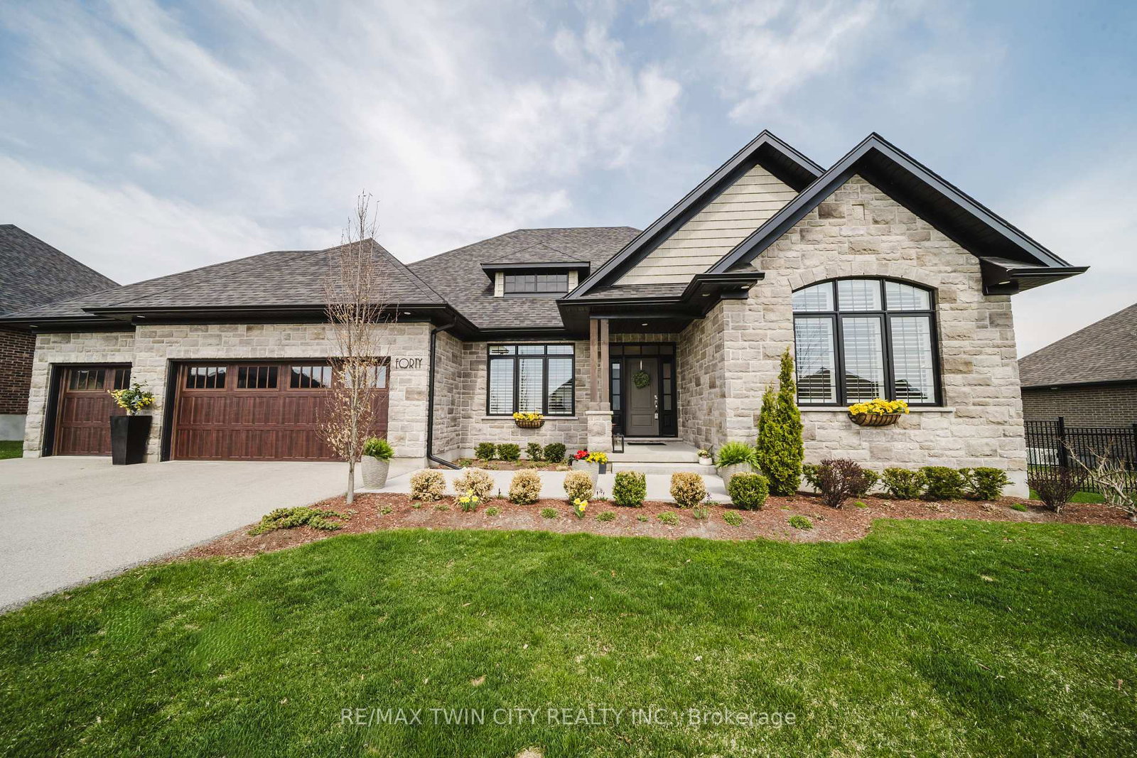 40-sunset-hills-crescent-woolwich-ontario-x12165245