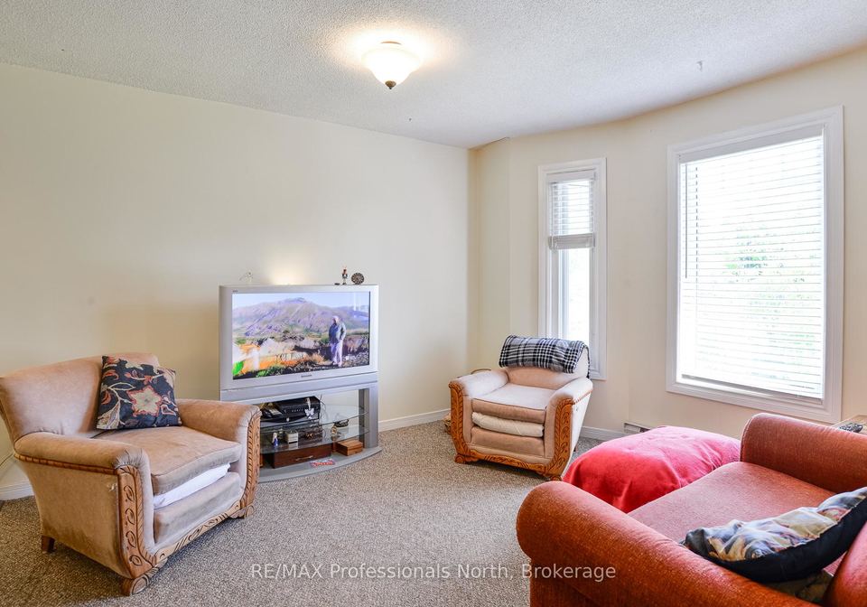 661-cedar-lane-bracebridge-ontario-x12165431