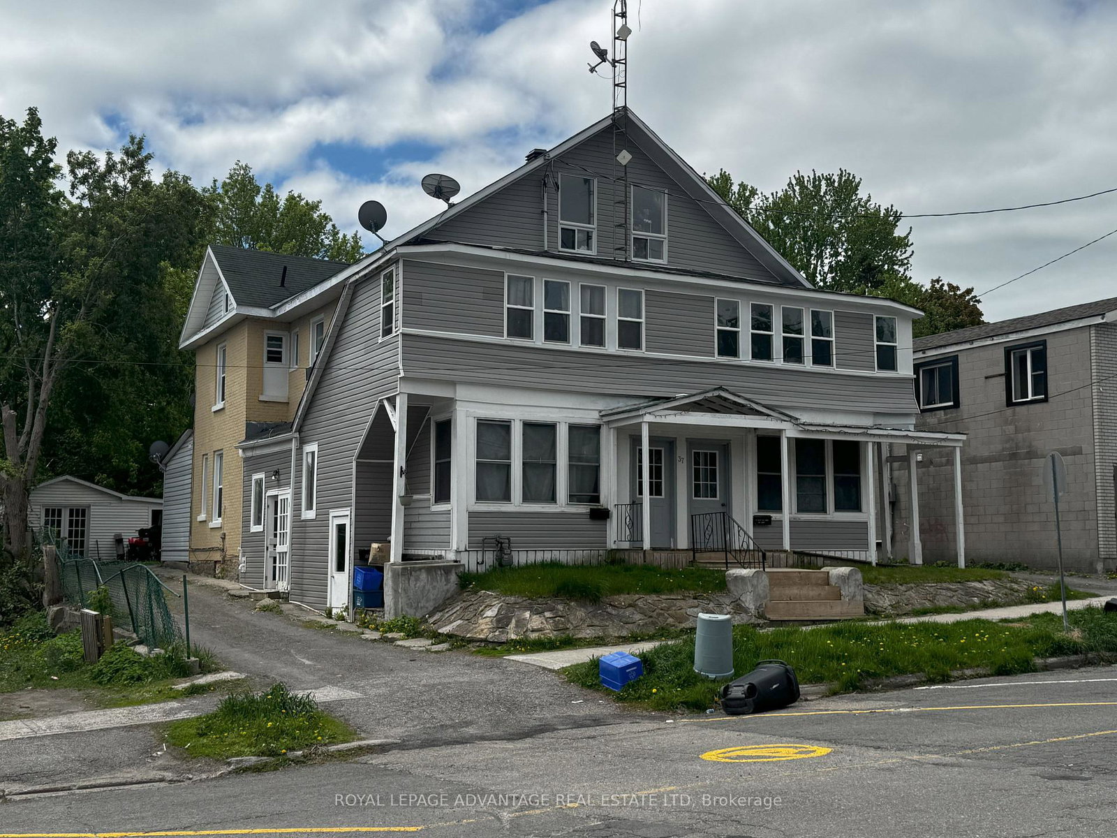 37-main-street-w-smiths-falls-ontario-x12166932