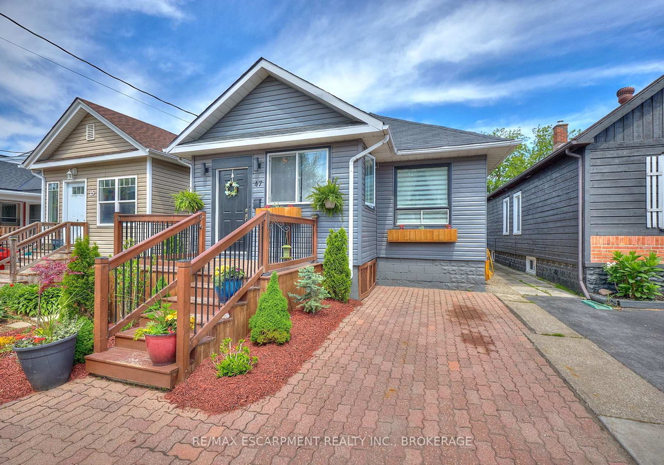 47-lowell-avenue-st-catharines-ontario-x12167502