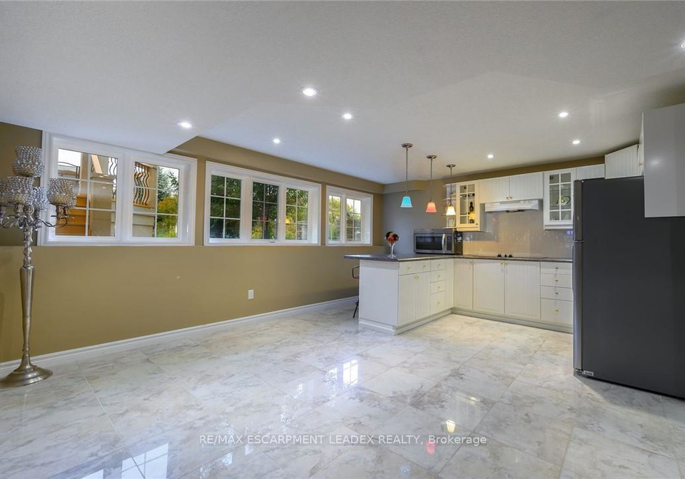 264-diiorio-circle-hamilton-ontario-x12169099