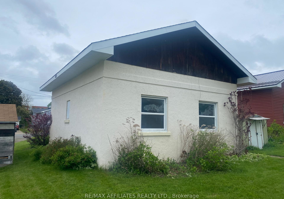 7-mckenzie-avenue-smiths-falls-ontario-x12170177