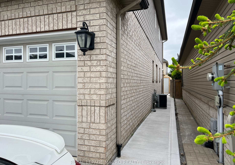 15-weathering-heights-hamilton-ontario-x12170277