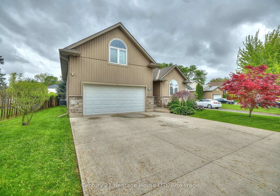 6405-graham-street-niagara-falls-ontario-x12170311
