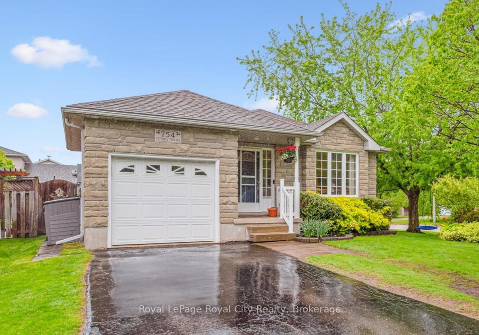 754-victoria-terrace-centre-wellington-ontario-x12170475