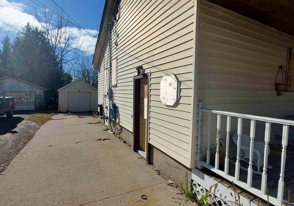 8-albert-street-prince-edward-county-ontario-x12170845