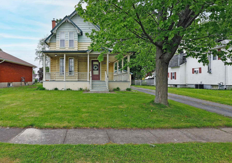 28-bethune-avenue-south-stormont-ontario-x12171110
