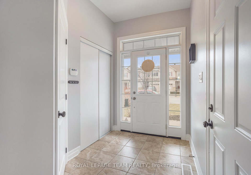115-laramie-crescent-ottawa-ontario-x12171376