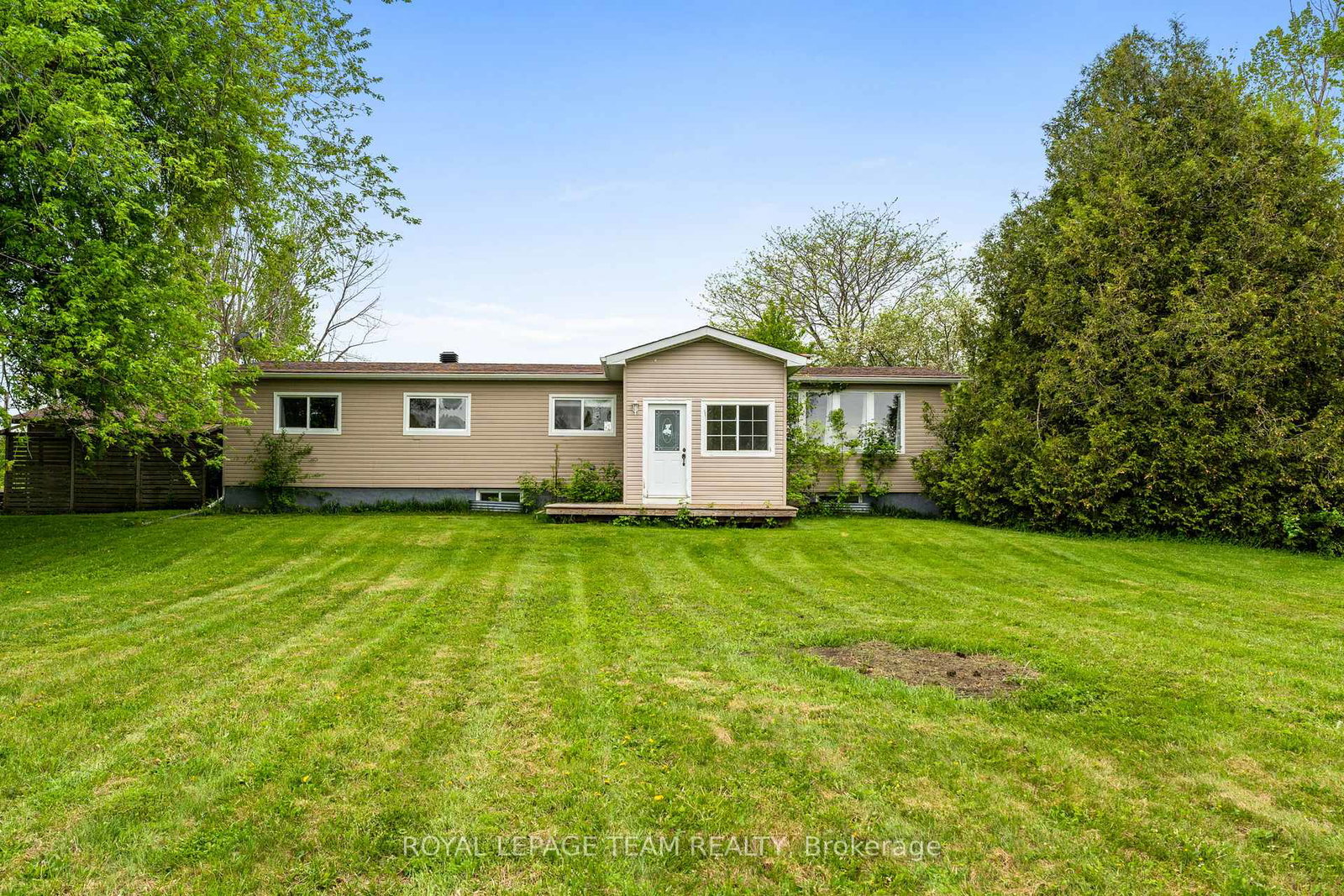 2176-development-road-north-dundas-ontario-x12171893
