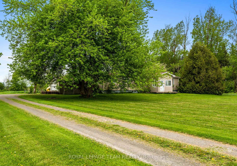 2176-development-road-north-dundas-ontario-x12171893