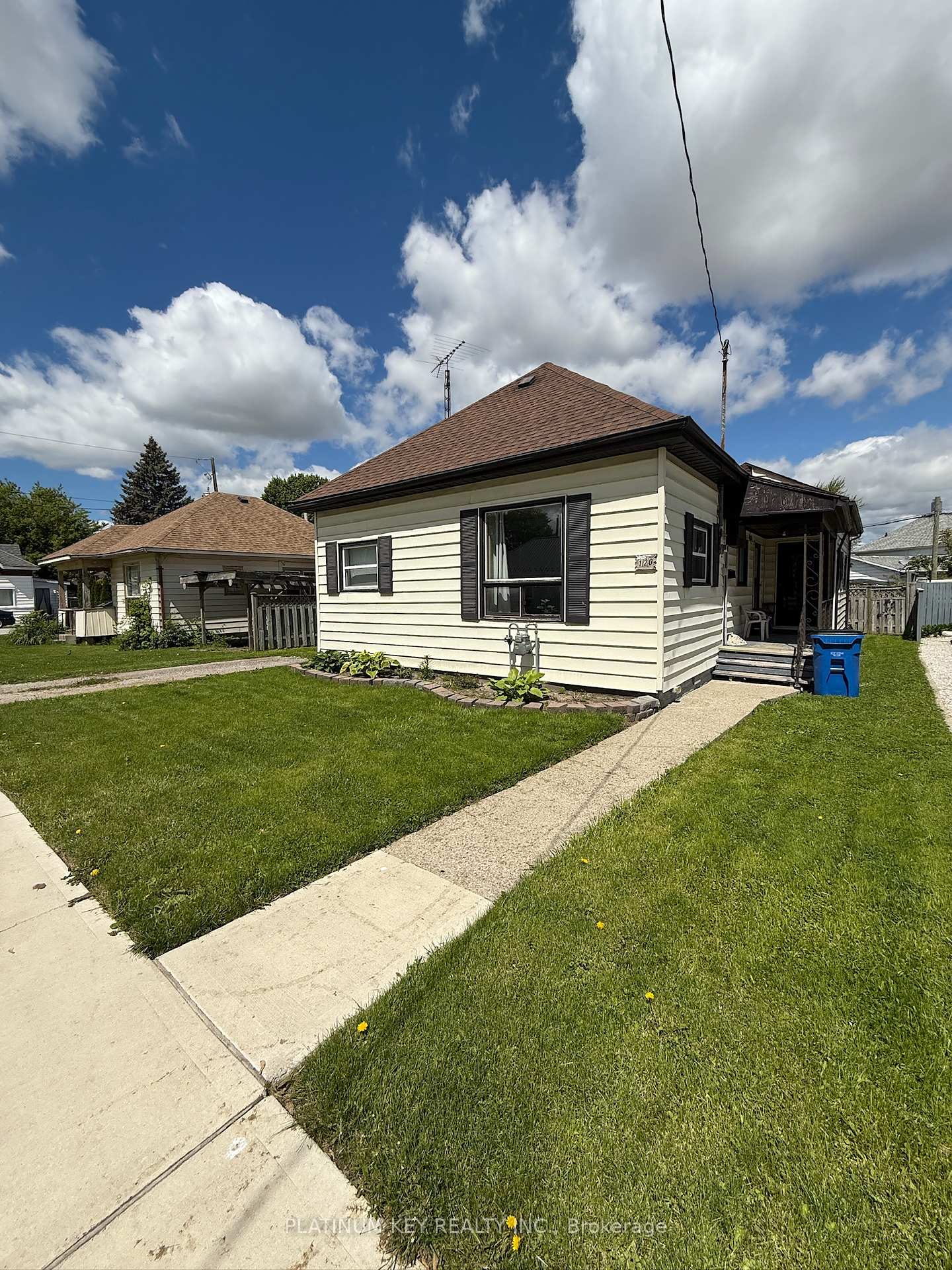 120-blake-street-chatham-kent-ontario-x12172304