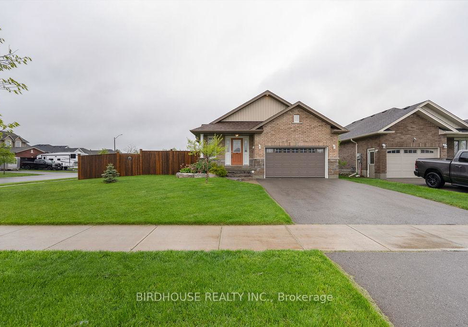 10-newton-avenue-kawartha-lakes-ontario-x12172528