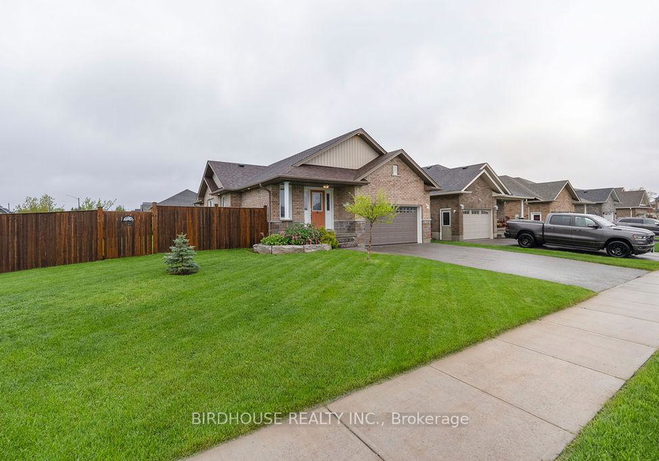 10-newton-avenue-kawartha-lakes-ontario-x12172528