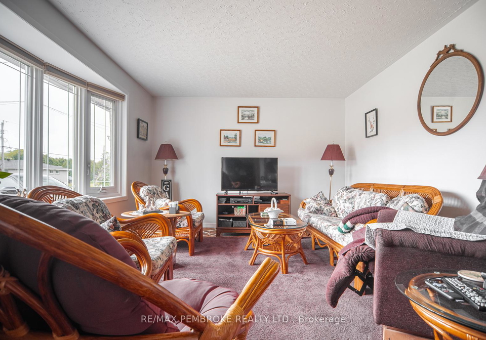 31-river-drive-petawawa-ontario-x12172625