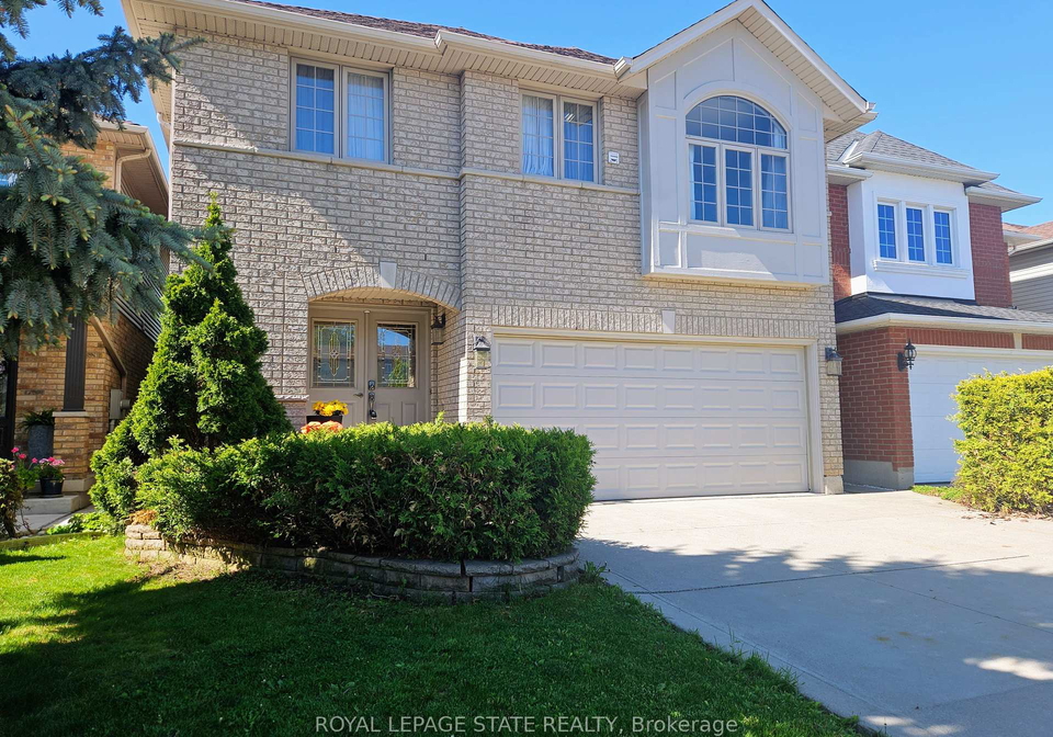 19-claudette-gate-hamilton-ontario-x12173386