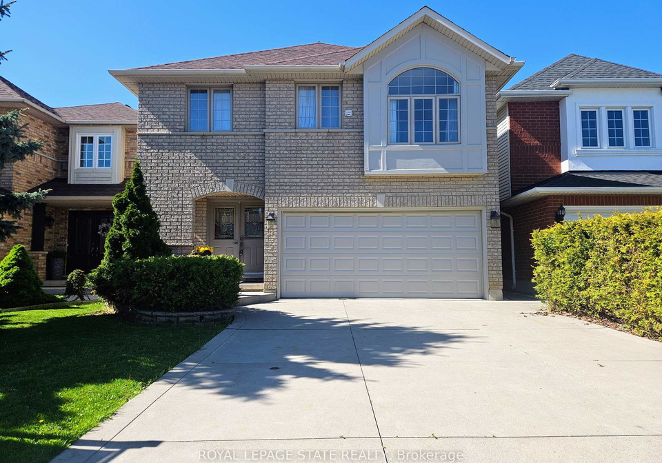 19-claudette-gate-hamilton-ontario-x12173386