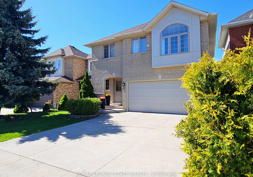 19-claudette-gate-hamilton-ontario-x12173386