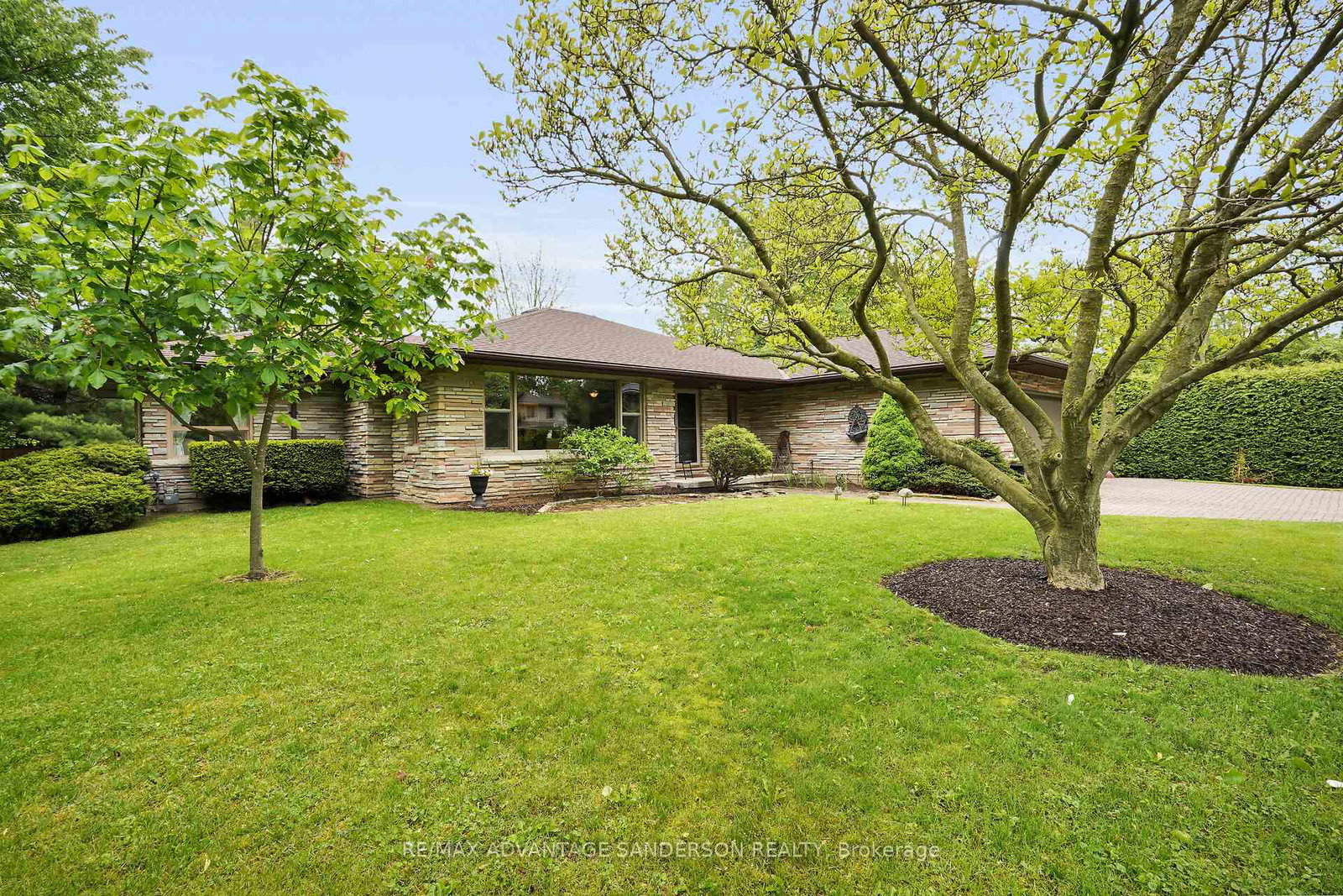 8-currie-court-middlesex-centre-ontario-x12173591