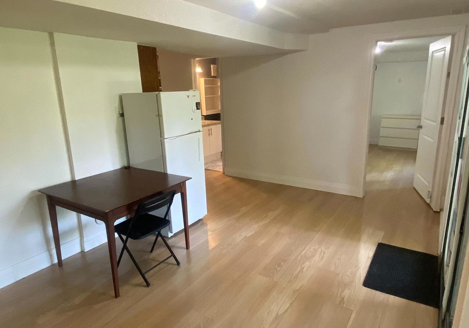 39-pacific-bsmt-only-place-guelph-ontario-x12174337