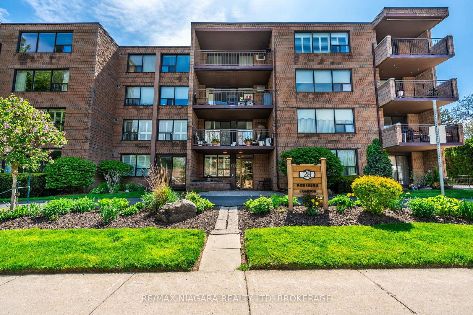 28-robinson-street-n-grimsby-ontario-x12174469
