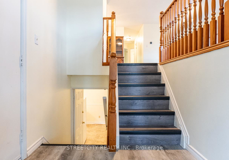 10-barrydale-crescent-london-north-ontario-x12174954