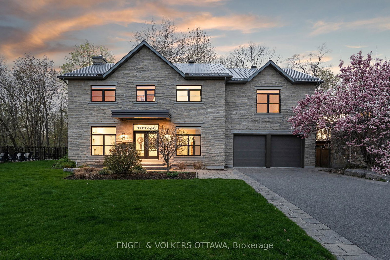15-camwood-crescent-ottawa-ontario-x12175462