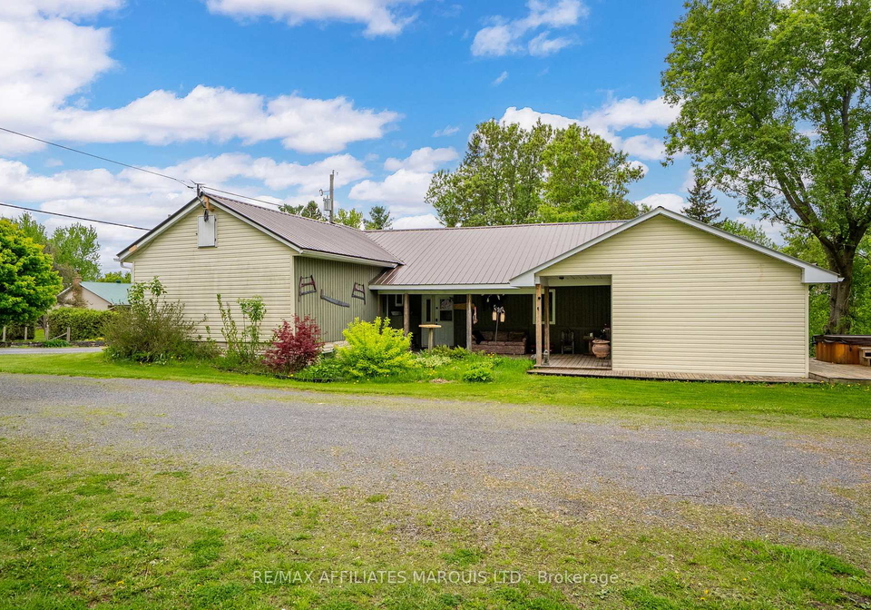 18573-beaverbrook-road-south-glengarry-ontario-x12176386