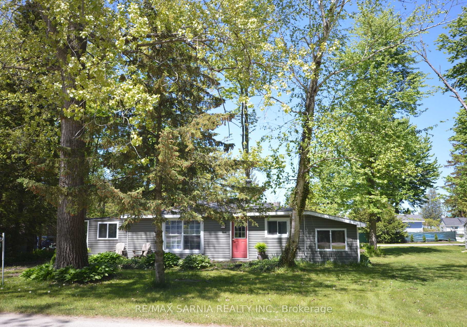 6208-london-road-lambton-shores-ontario-x12176431