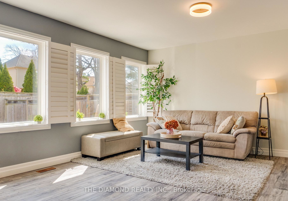 82-blackbird-circle-cambridge-ontario-x12176567