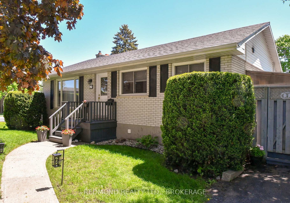 475-pine-street-e-gananoque-ontario-x12176898